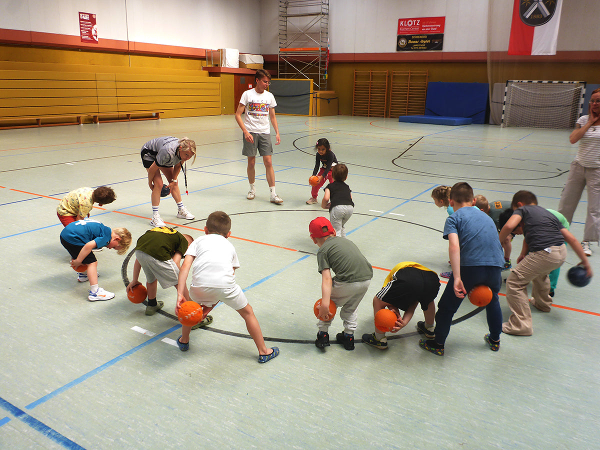 Kindergarten Kinder beim Handball